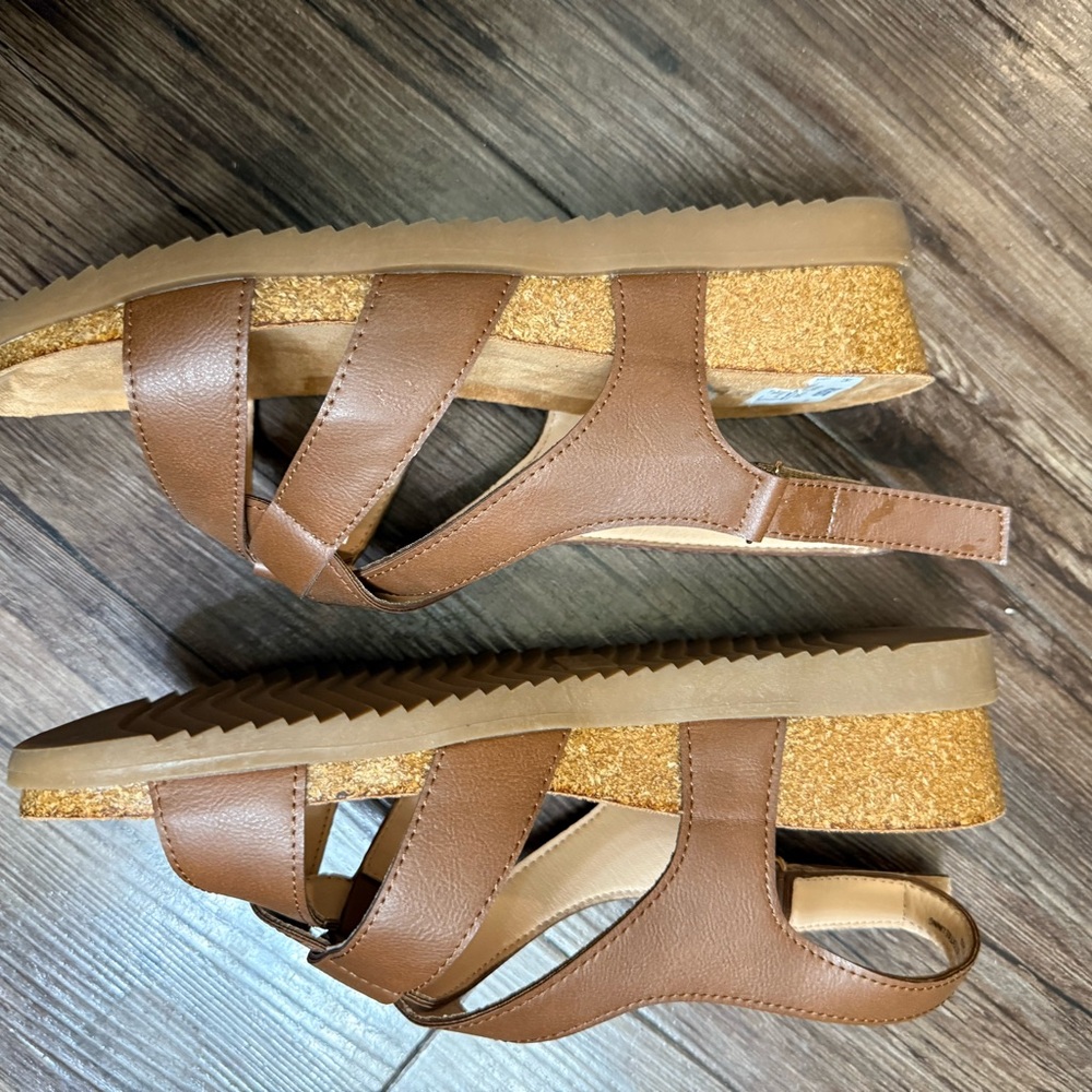 Flex Step Sandals - Picture 2 of 6